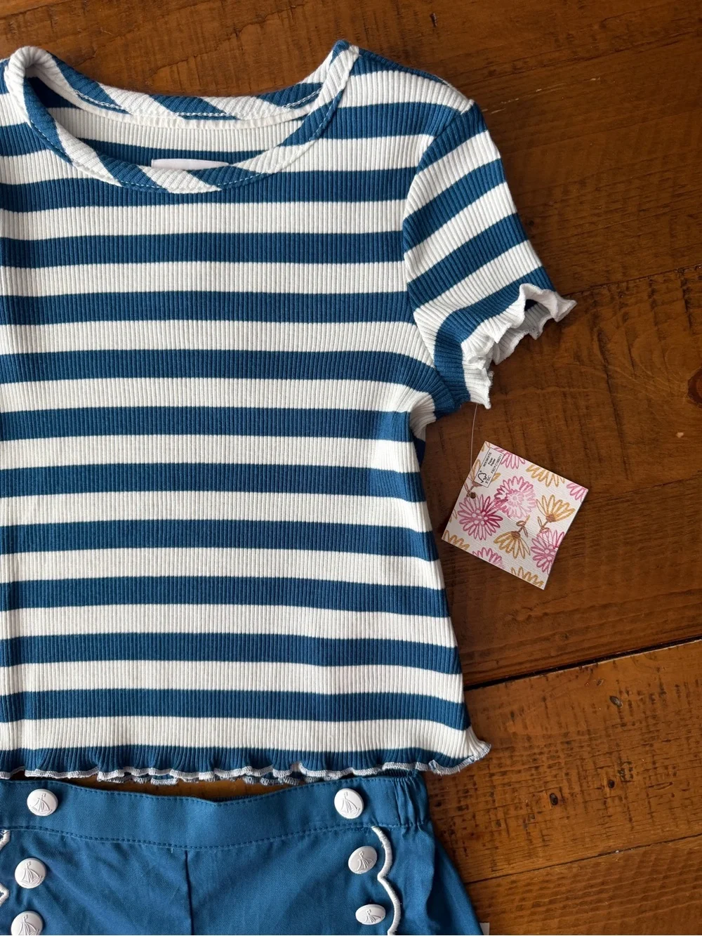 Girls Nautical/beach outfit Striped Ribbed Tee with Blue Scalloped shorts - Picture 3 of 9